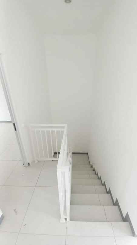 dijual rumah 18 land residence