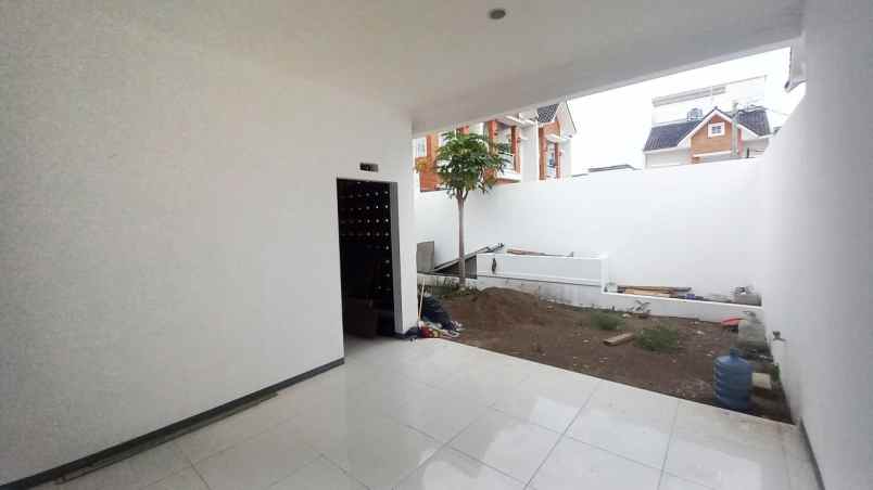 dijual rumah 18 land residence