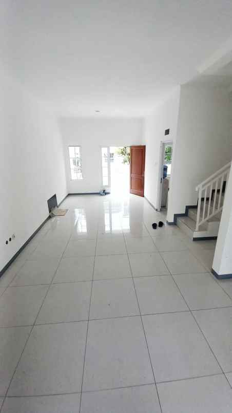 dijual rumah 18 land residence