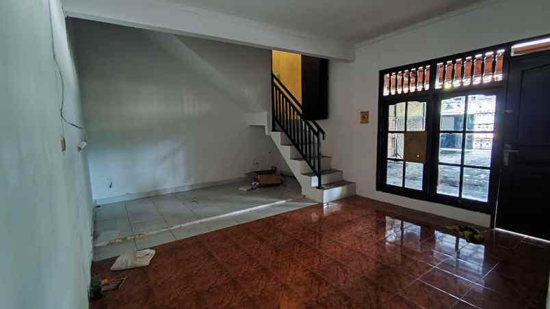 dijual rumah 2 lantai di tengah kota denpasar
