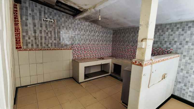 dijual rumah 2 lantai di tengah kota denpasar