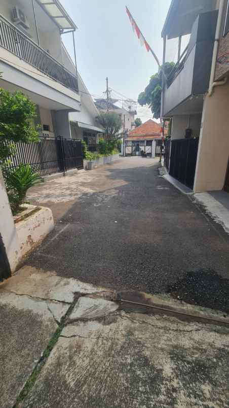dijual rumah 2 lantai petamburan jakarta pusat