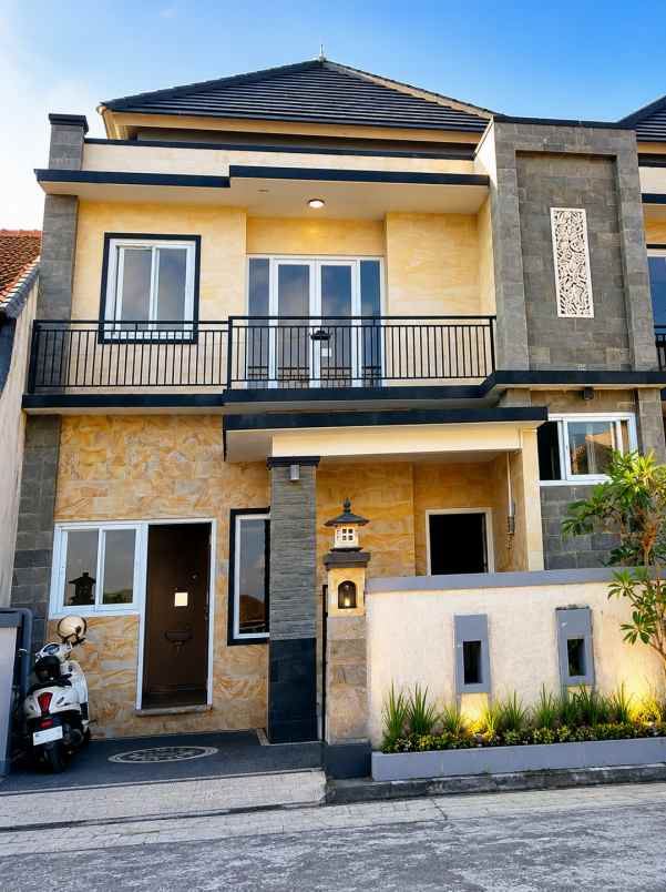 dijual rumah 2 lantai view sawah di cekomaria denpasar