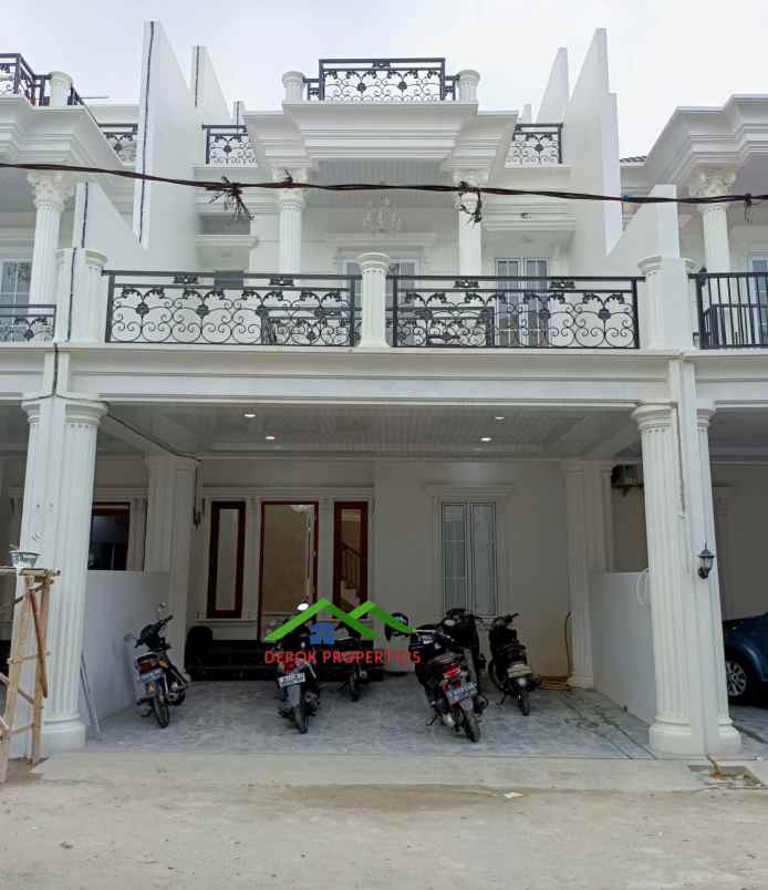 dijual rumah 3 lantai dekat toll brigif jagakarsa