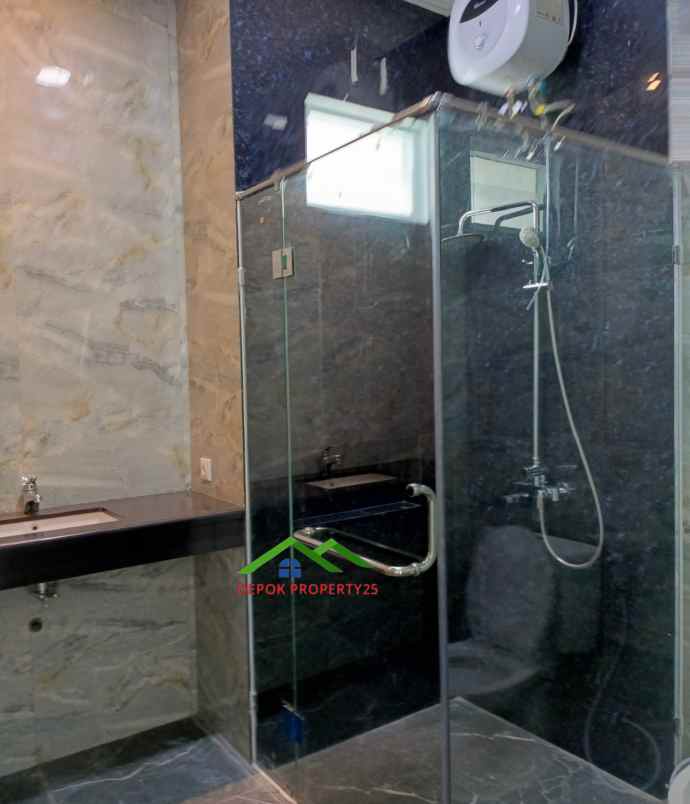 dijual rumah 3 lantai dekat toll brigif jagakarsa