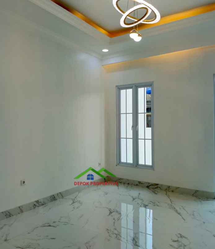 dijual rumah 3 lantai dekat toll brigif jagakarsa