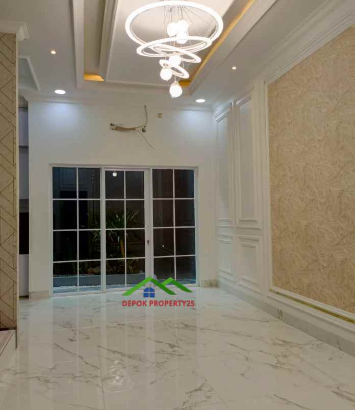 dijual rumah 3 lantai dekat toll brigif jagakarsa