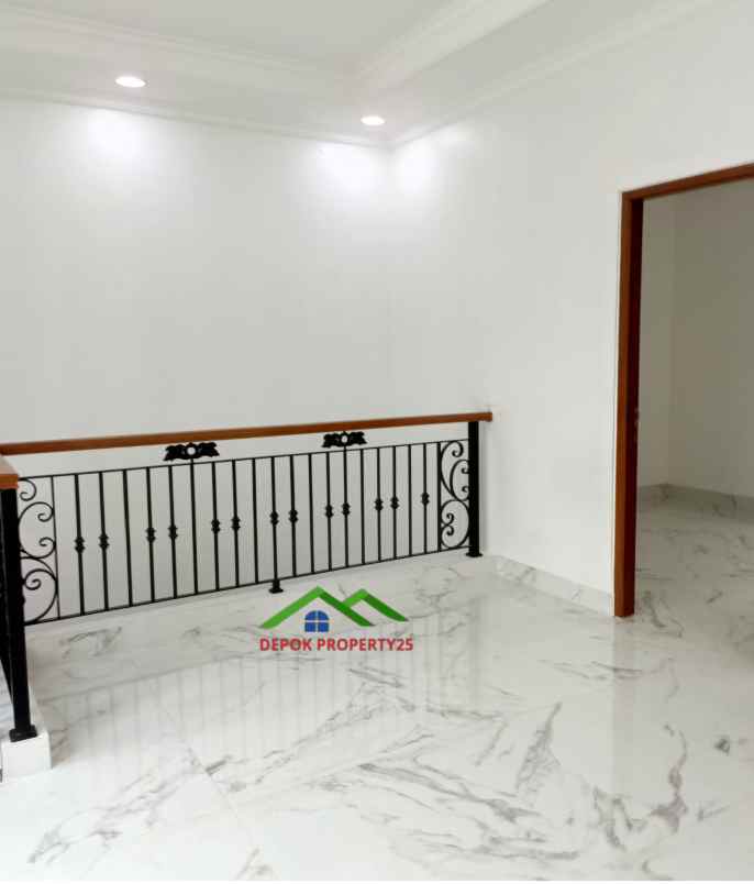 dijual rumah 3 lantai dekat toll brigif jagakarsa