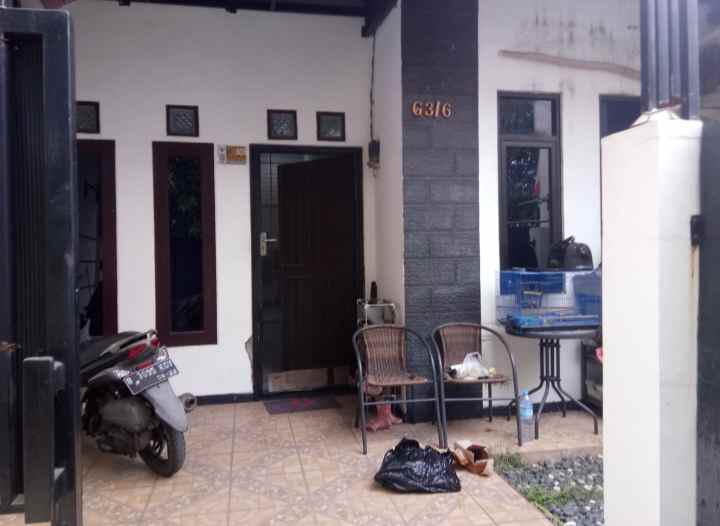 dijual rumah alamanda regency