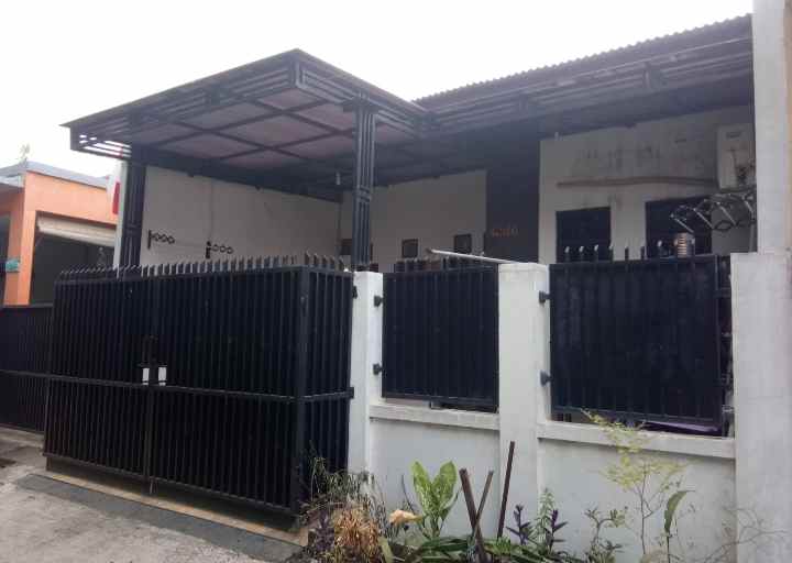 dijual rumah alamanda regency