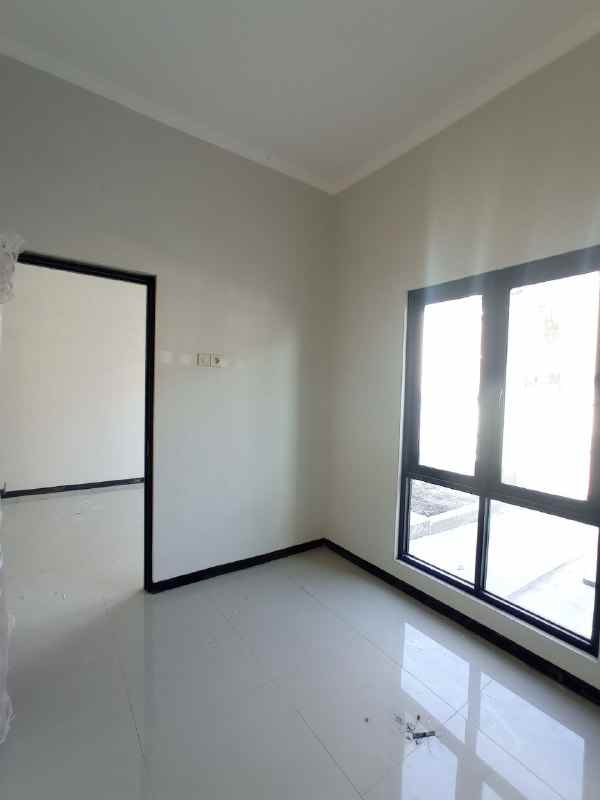 dijual rumah alana cemandi