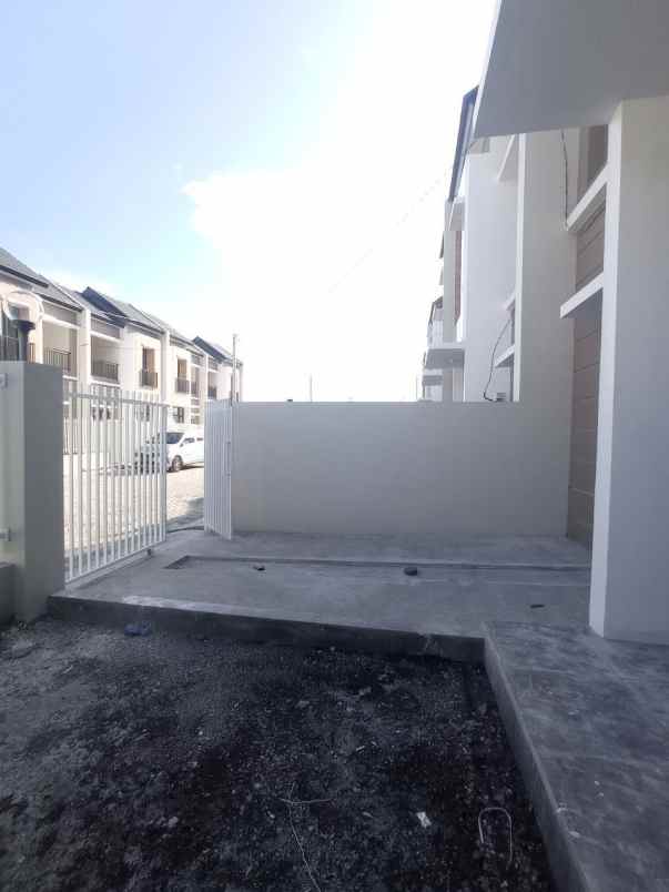 dijual rumah alana wisma indah surabaya