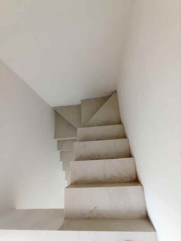 dijual rumah alana wisma indah surabaya