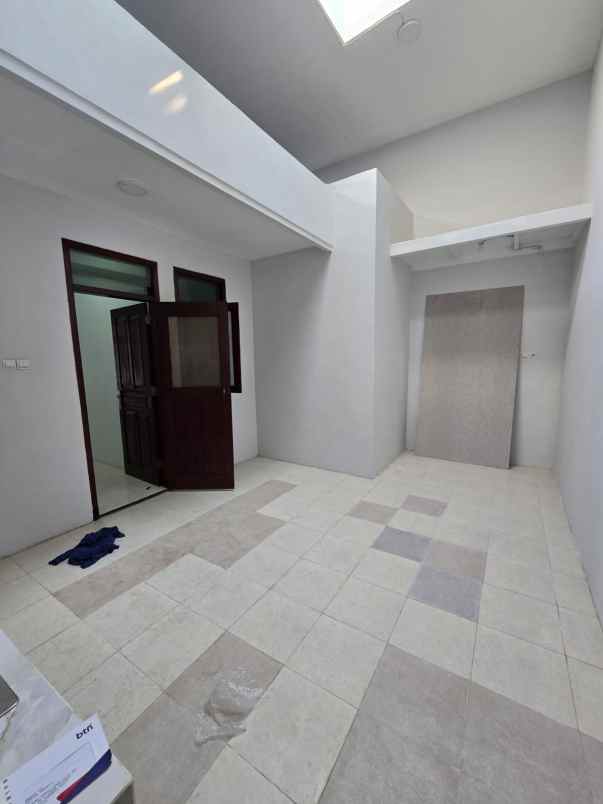 dijual rumah babatan pantai