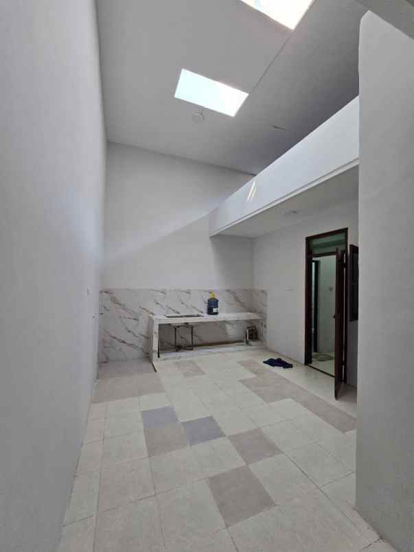 dijual rumah babatan pantai