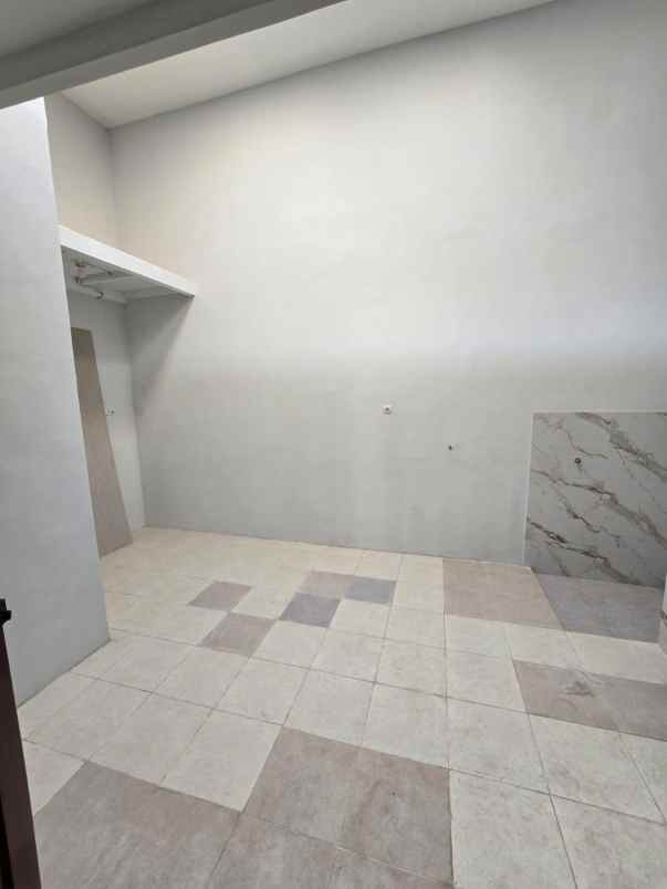 dijual rumah babatan pantai