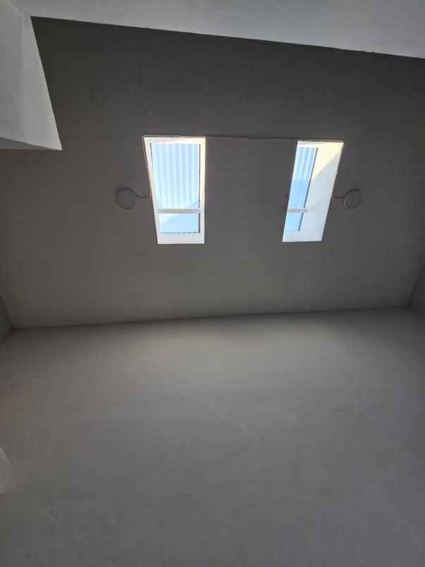 dijual rumah babatan pantai