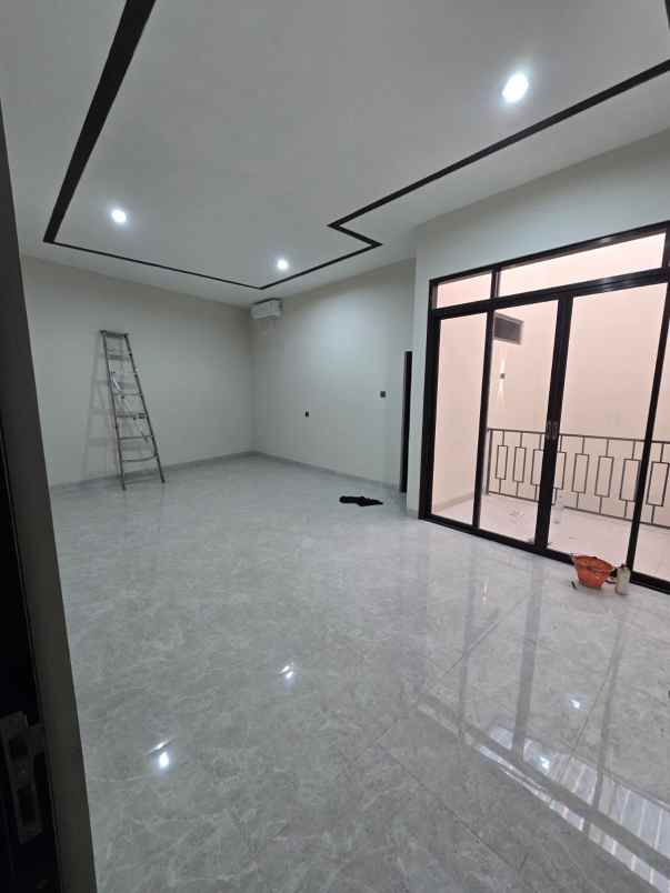 dijual rumah babatan pantai utara