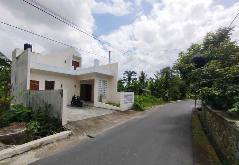 dijual rumah balecatur