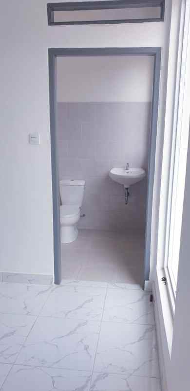 dijual rumah baru dekat graha raya