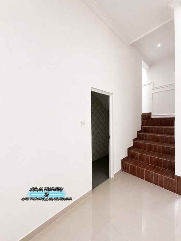 dijual rumah baru design classic modern siap huni