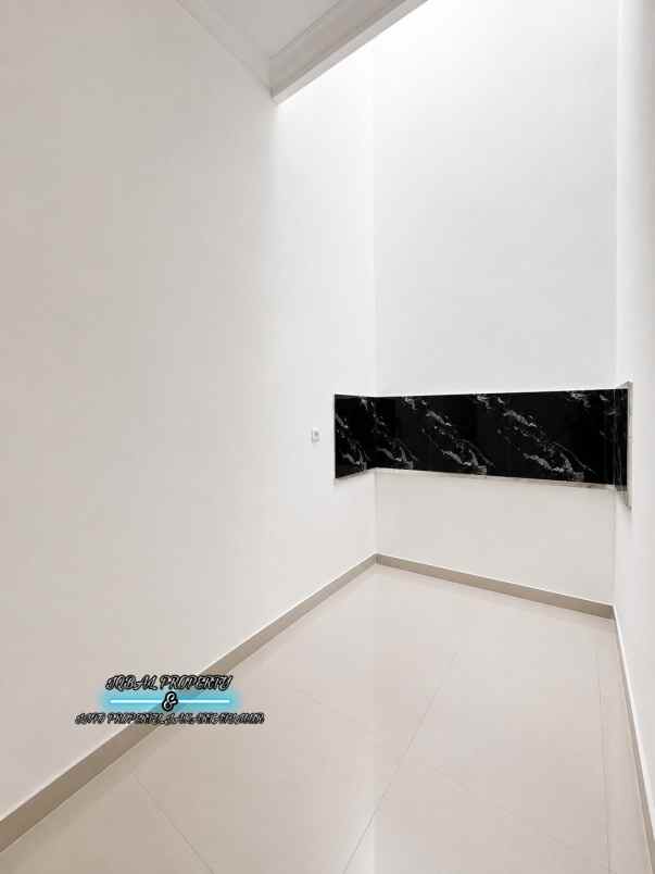 dijual rumah baru design classic modern siap huni