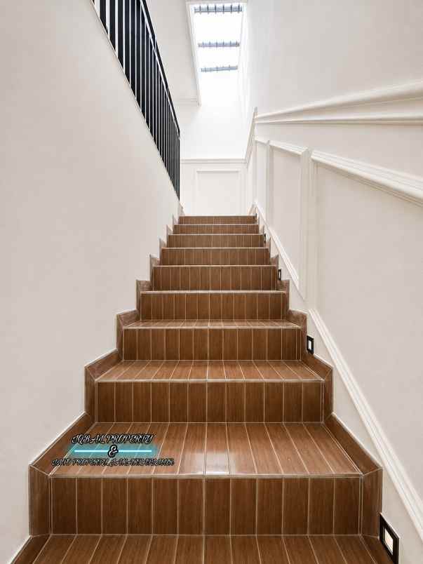 dijual rumah baru design classic modern siap huni