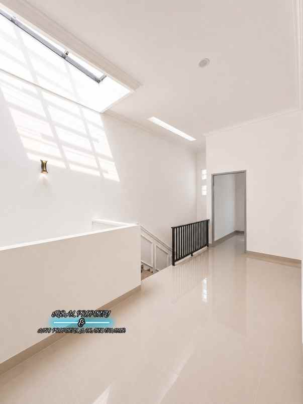 dijual rumah baru design classic modern siap huni