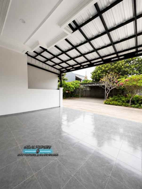 dijual rumah baru design classic modern siap huni