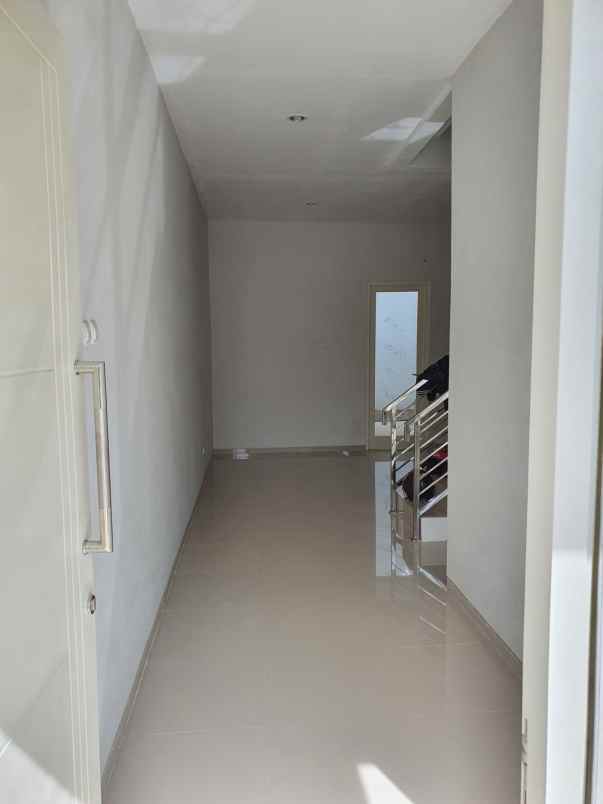 dijual rumah baru di lebak indah utara