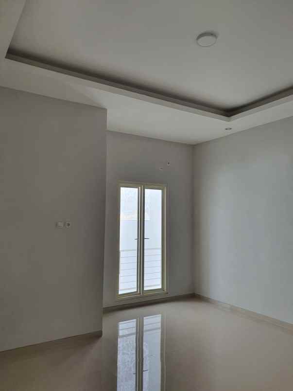 dijual rumah baru di lebak indah utara