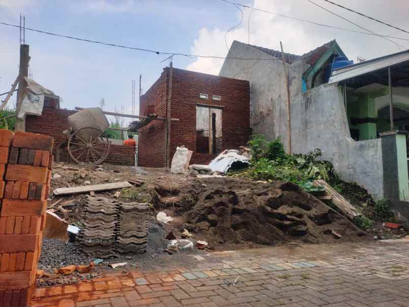 dijual rumah baru lokasi asrikaton malang