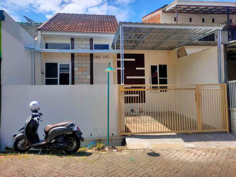 dijual rumah baru lokasi asrikaton malang