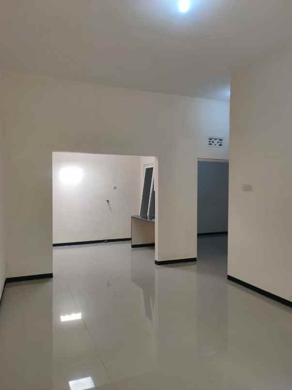 dijual rumah baru lokasi asrikaton malang