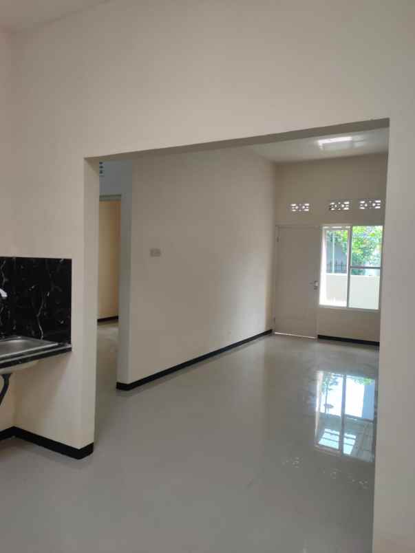 dijual rumah baru lokasi asrikaton malang