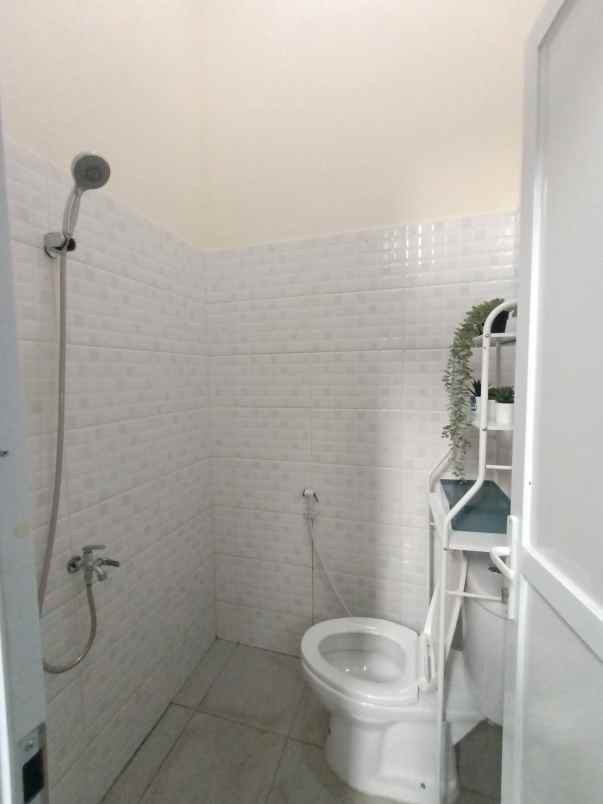 dijual rumah bumi anggrek bekasi