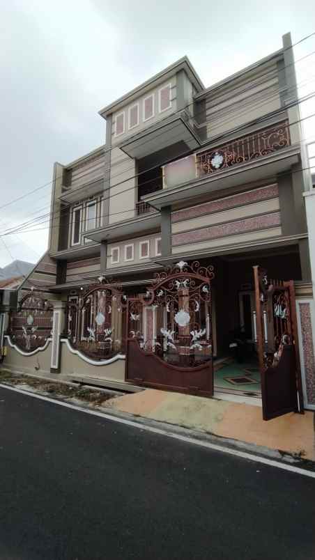 dijual rumah bunga bunga