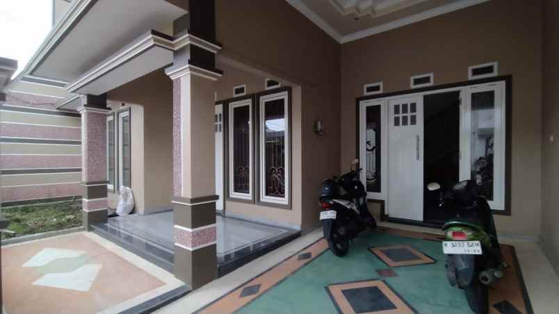 dijual rumah bunga bunga