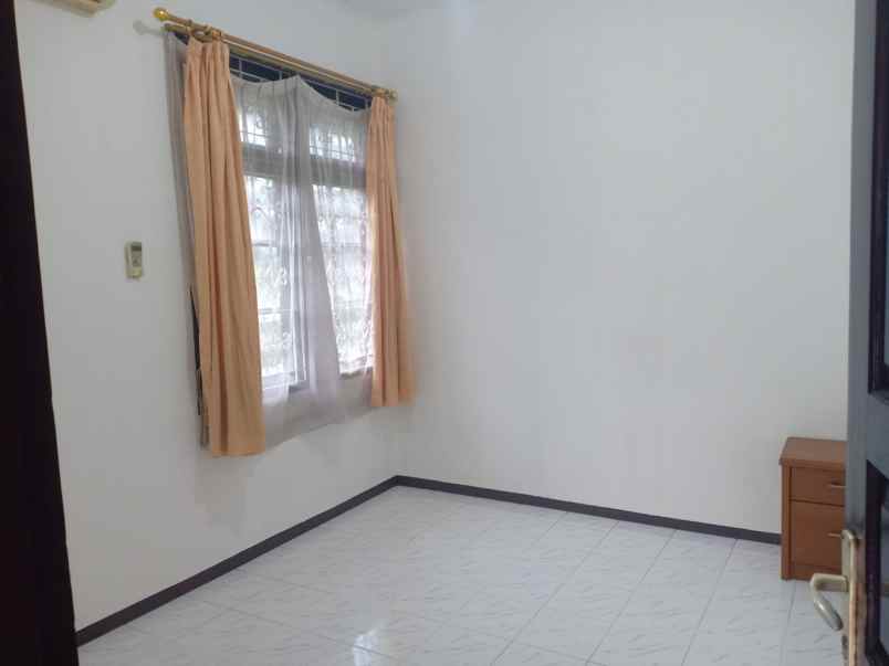 dijual rumah cantik di cipinang indah