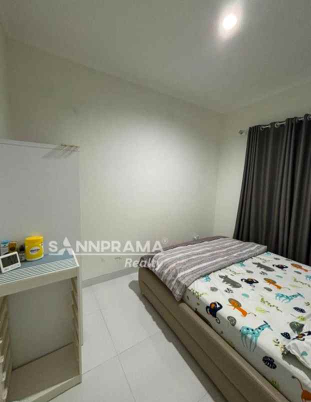 dijual rumah cantik semi furnished siap huni