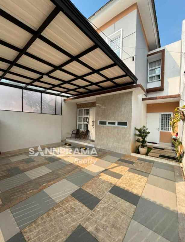 dijual rumah cantik semi furnished siap huni