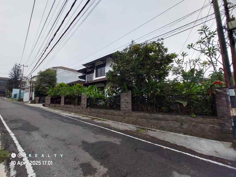 dijual rumah cigadung dago bandung