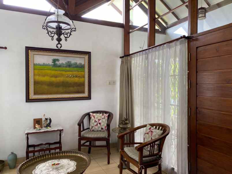 dijual rumah cigadung raya barat