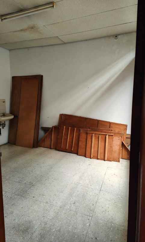 dijual rumah cihapit