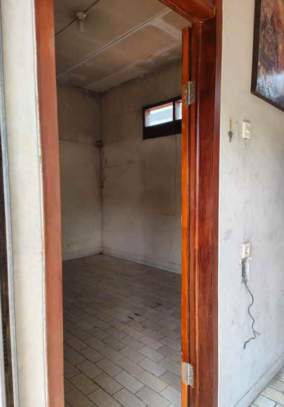 dijual rumah cihapit