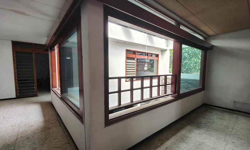 dijual rumah cihapit