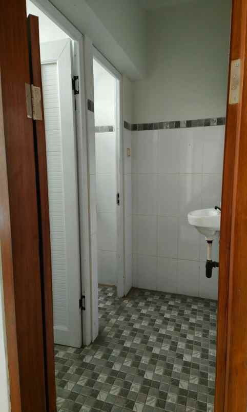 dijual rumah cihapit