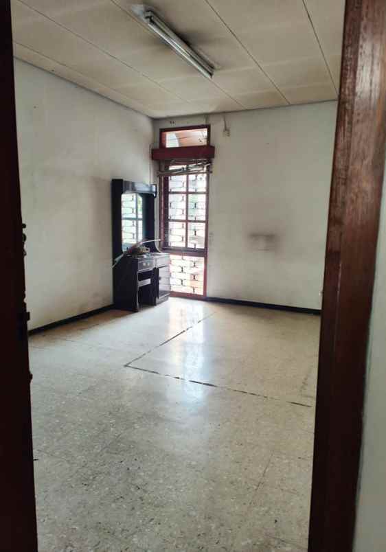dijual rumah cihapit