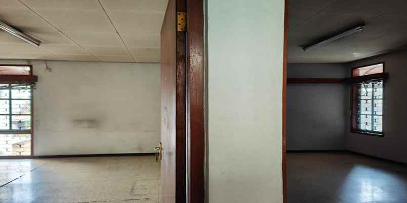 dijual rumah cihapit