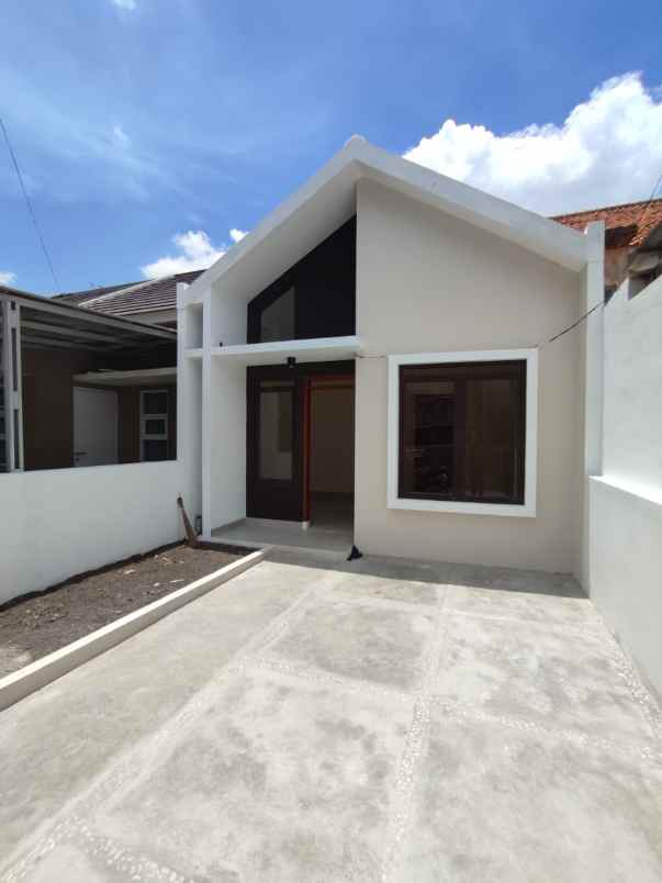 dijual rumah cisaranten kulon